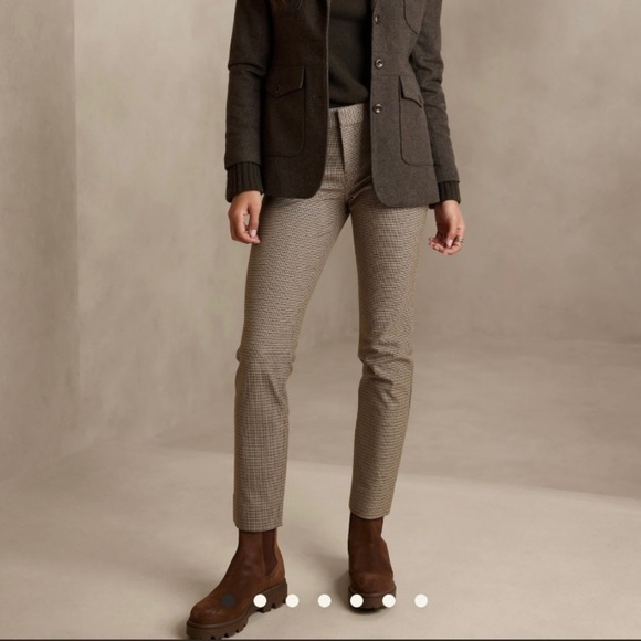 Banana Republic cropped skinny pants with stretch in brown plaid - Picture 1 of 12